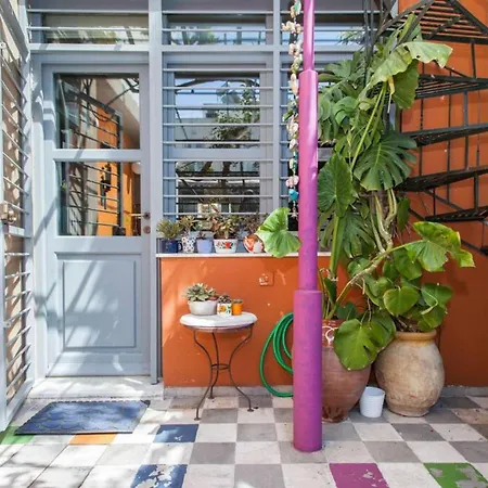 Living Like In A In The Center Of * Athens