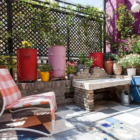 Living Like In A In The Center Of Apartment