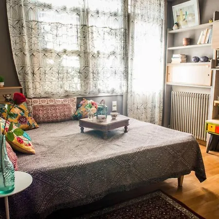 Living Like In A In The Center Of Apartment *